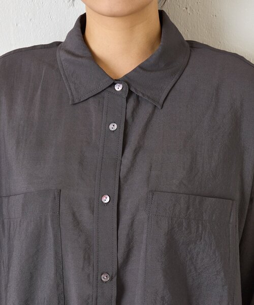 Jena espace merveilleux（ジェナ　エスパスメルヴェイユ）の「【WEB限定カラー/リバイバル】バックシャーリングシャツ（シャツ/ブラウス・レディース・チャコールグレー/パープル/グレー/オフホワイト/イエロー・FREE）」の11枚目の写真