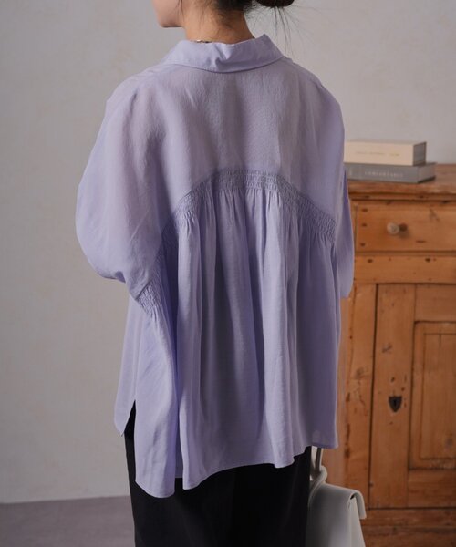 Jena espace merveilleux（ジェナ　エスパスメルヴェイユ）の「【WEB限定カラー/リバイバル】バックシャーリングシャツ（シャツ/ブラウス・レディース・チャコールグレー/パープル/グレー/オフホワイト/イエロー・FREE）」の20枚目の写真