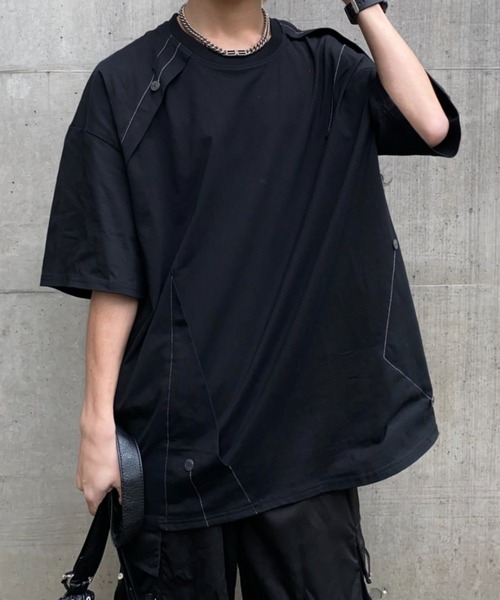 lilful(リルフル)の「【26年春夏新作】ボタンデザインギミックステッチTシャツ(Tシャツ/カットソー・メンズ・ブラック・L/M)」の1枚目の写真