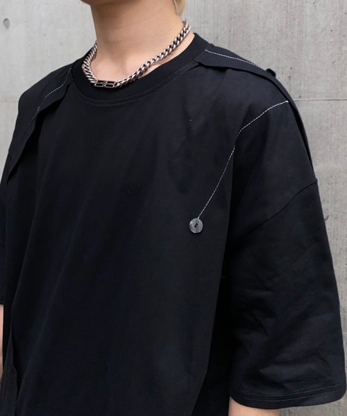 lilful(リルフル)の「【26年春夏新作】ボタンデザインギミックステッチTシャツ(Tシャツ/カットソー・メンズ・ブラック・L/M)」の4枚目の写真