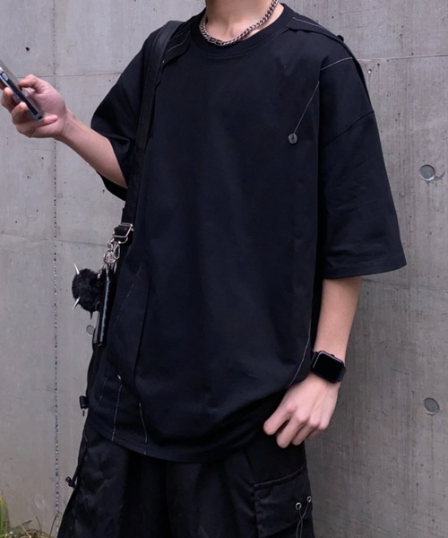 lilful(リルフル)の「【26年春夏新作】ボタンデザインギミックステッチTシャツ(Tシャツ/カットソー・メンズ・ブラック・L/M)」の2枚目の写真