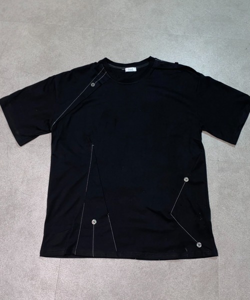lilful(リルフル)の「【26年春夏新作】ボタンデザインギミックステッチTシャツ(Tシャツ/カットソー・メンズ・ブラック・L/M)」の13枚目の写真