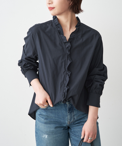【2023AW】Spick and Span フリルVネックブラウス 黒 フリルVネックブラウス（シャツ/ブラウス）｜Spick & Span（スピック
