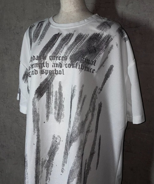lilful(リルフル)の「【26年春夏新作】ペイントスプレー風レターリングプリントワッフルチェックTシャツ(Tシャツ/カットソー・メンズ・ブラック/ホワイト・M/L)」の13枚目の写真