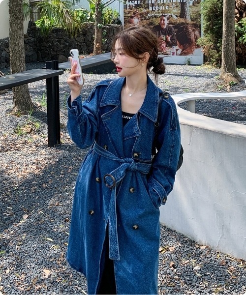 I.O.E(アイオイ)の「デニム トレンチコート ロング丈(トレンチコート・レディース・ブルー・LARGE/MEDIUM/X-LARGE)」の9枚目の写真