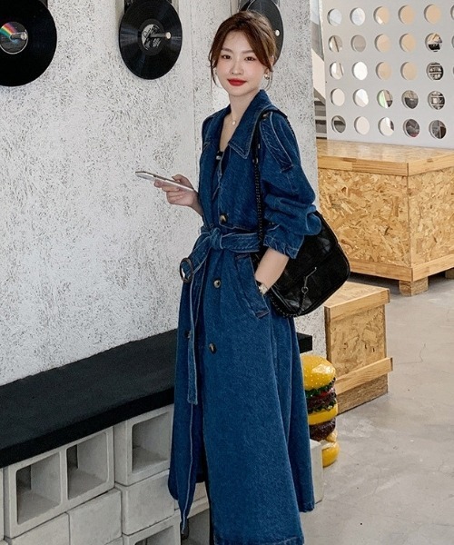 I.O.E(アイオイ)の「デニム トレンチコート ロング丈(トレンチコート・レディース・ブルー・LARGE/MEDIUM/X-LARGE)」の8枚目の写真