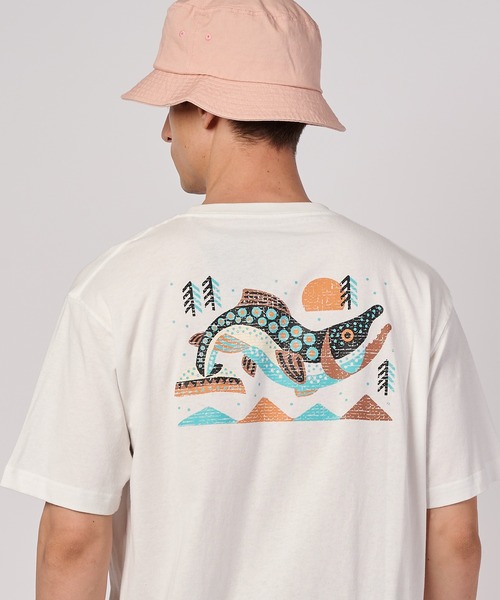 Eddie Bauer（エディーバウアー）の「グラフィックプリント 半袖Tシャツ（Tシャツ/カットソー・メンズ・ホワイト系1/ホワイト系2/ピンク/イエロー/グリーン/ブラック/ネイビー/ブラウン・XL/XXL/S/M/L）」の2枚目の写真
