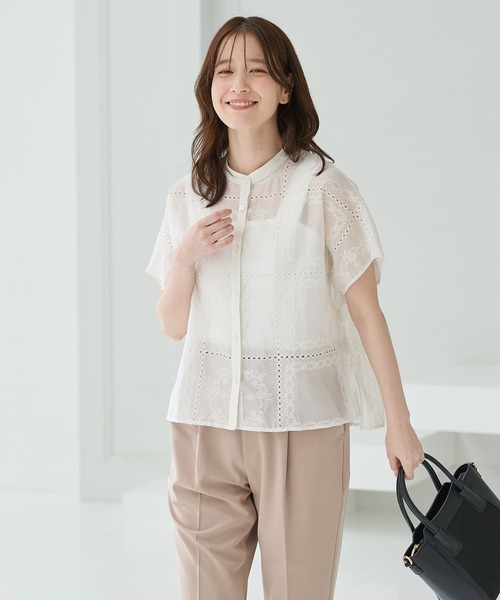 Honeys(ハニーズ)の「刺繍バンドカラーブラウス(シャツ/ブラウス・レディース・アイボリー/ブラック/ブルー・L/M/S)」の5枚目の写真