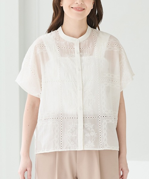 Honeys(ハニーズ)の「刺繍バンドカラーブラウス(シャツ/ブラウス・レディース・アイボリー/ブラック/ブルー・L/M/S)」の6枚目の写真