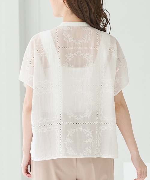 Honeys(ハニーズ)の「刺繍バンドカラーブラウス(シャツ/ブラウス・レディース・アイボリー/ブラック/ブルー・L/M/S)」の18枚目の写真