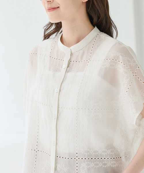 Honeys(ハニーズ)の「刺繍バンドカラーブラウス(シャツ/ブラウス・レディース・アイボリー/ブラック/ブルー・L/M/S)」の19枚目の写真