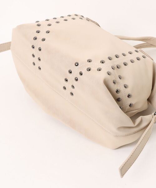 an meets zakka(アンミツザッカ)の「an meets zakka アンティークグリッター合成皮革ボールスタッズボストンバッグ(ボストンバッグ・レディース・ブラウン/キャメル/ベージュ/ブラック・ONESIZE)」の6枚目の写真