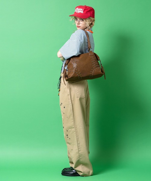 an meets zakka(アンミツザッカ)の「an meets zakka アンティークグリッター合成皮革ボールスタッズボストンバッグ(ボストンバッグ・レディース・ブラウン/キャメル/ベージュ/ブラック・ONESIZE)」の10枚目の写真