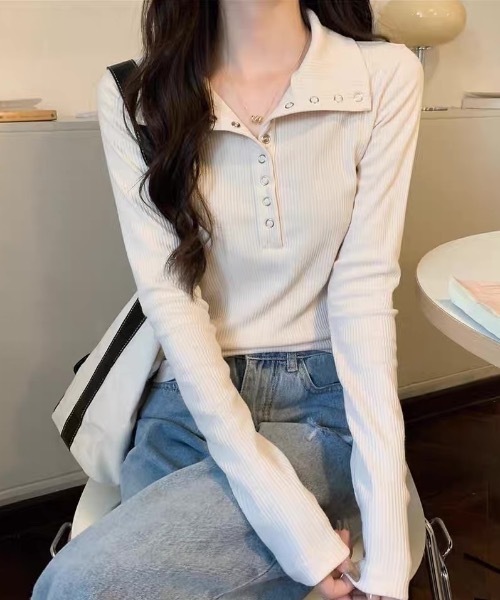 Alvia(アルビア)の「リブTシャツ レディース 長袖 無地 スナップボタン付き スリムフィット カジュアルトップス(Tシャツ/カットソー・レディース・アイボリー/ダークグレー・M)」の2枚目の写真