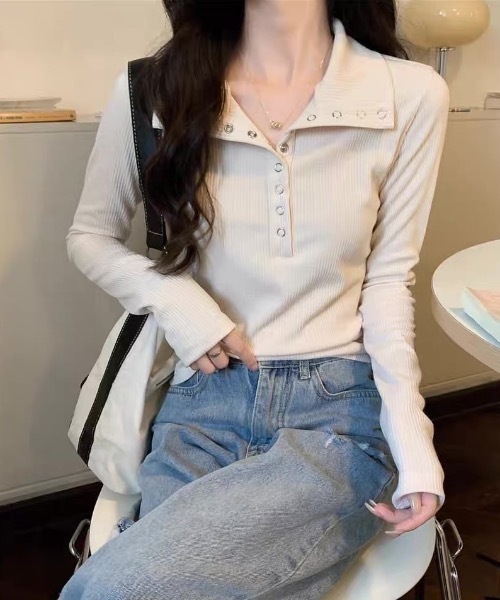 Alvia(アルビア)の「リブTシャツ レディース 長袖 無地 スナップボタン付き スリムフィット カジュアルトップス(Tシャツ/カットソー・レディース・アイボリー/ダークグレー・M)」の4枚目の写真