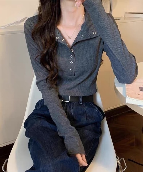 Alvia(アルビア)の「リブTシャツ レディース 長袖 無地 スナップボタン付き スリムフィット カジュアルトップス(Tシャツ/カットソー・レディース・アイボリー/ダークグレー・M)」の8枚目の写真
