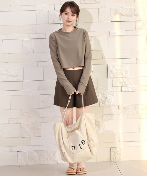 TeddyShop（テディショップ）の「【紫外線遮蔽率99.9%以上/UPF50+/大きいサイズ有】長袖クロップド丈ラッシュガードトップス+インパン付きタンキニ 3点セット レディース（水着・レディース・ブラック×カーキ/ホワイト系その他/グレー系その他・S/LL/L/M）」の14枚目の写真