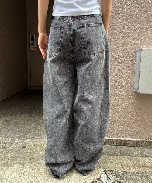 AIC.(エーアイシー)の「アシンメトリーバレルレッグパンツ(デニムパンツ・レディース・ブラック/オフホワイト/ブラウン・SMALL/MEDIUM)」の11枚目の写真