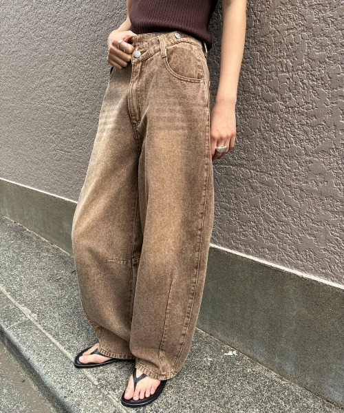 AIC.(エーアイシー)の「アシンメトリーバレルレッグパンツ(デニムパンツ・レディース・ブラック/オフホワイト/ブラウン・SMALL/MEDIUM)」の21枚目の写真