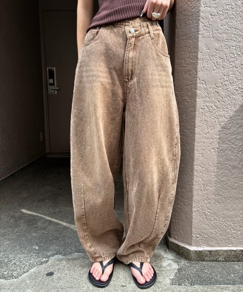 AIC.(エーアイシー)の「アシンメトリーバレルレッグパンツ(デニムパンツ・レディース・ブラック/オフホワイト/ブラウン・SMALL/MEDIUM)」の20枚目の写真