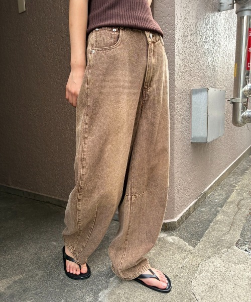 AIC.(エーアイシー)の「アシンメトリーバレルレッグパンツ(デニムパンツ・レディース・ブラック/オフホワイト/ブラウン・SMALL/MEDIUM)」の22枚目の写真