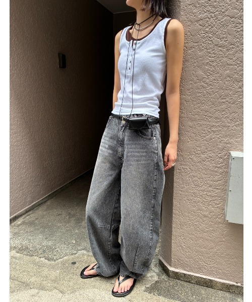 AIC.(エーアイシー)の「アシンメトリーバレルレッグパンツ(デニムパンツ・レディース・ブラック/オフホワイト/ブラウン・SMALL/MEDIUM)」の15枚目の写真