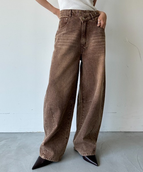 AIC.(エーアイシー)の「アシンメトリーバレルレッグパンツ(デニムパンツ・レディース・ブラック/オフホワイト/ブラウン・SMALL/MEDIUM)」の17枚目の写真