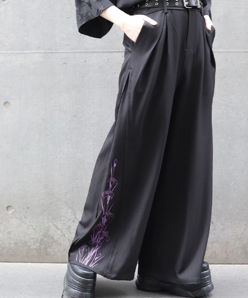 REZEN(リゼン)の「菖蒲刺繍ワイドパンツ(その他パンツ・メンズ・レッドパープル/ピンク/ライトグレー・SMALL/MEDIUM/LARGE)」の3枚目の写真