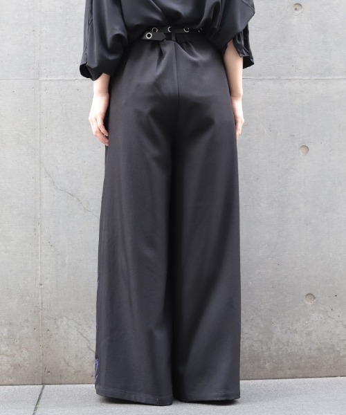 REZEN(リゼン)の「菖蒲刺繍ワイドパンツ(その他パンツ・メンズ・レッドパープル/ピンク/ライトグレー・SMALL/MEDIUM/LARGE)」の6枚目の写真