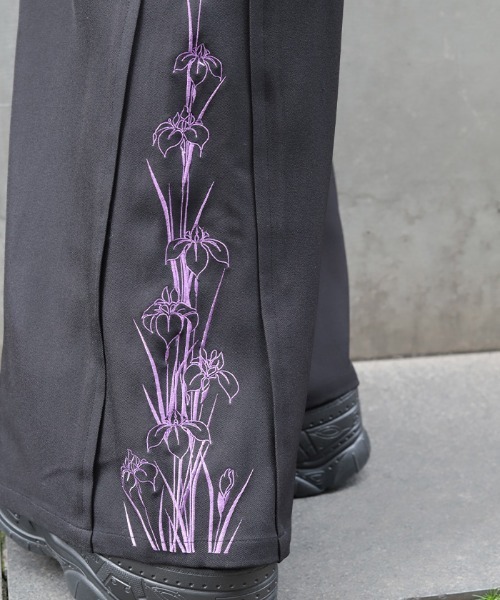 REZEN(リゼン)の「菖蒲刺繍ワイドパンツ(その他パンツ・メンズ・レッドパープル/ピンク/ライトグレー・SMALL/MEDIUM/LARGE)」の7枚目の写真