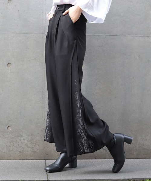 REZEN(リゼン)の「菖蒲刺繍ワイドパンツ(その他パンツ・メンズ・レッドパープル/ピンク/ライトグレー・SMALL/MEDIUM/LARGE)」の8枚目の写真