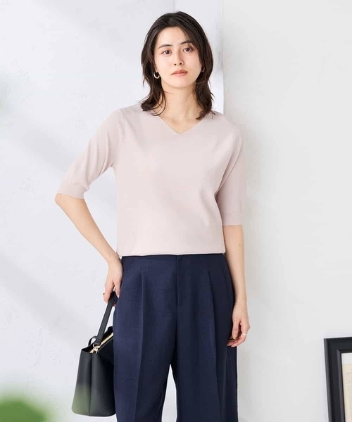 a.v.v(アーヴェヴェ)の「ハーフスリーブVネックサマーニット【洗える/接触冷感/UVカット】(ニット/セーター・レディース・レッド/ホワイト/グレー系その他/ブラック/ブルー・36/38/42/40)」の17枚目の写真