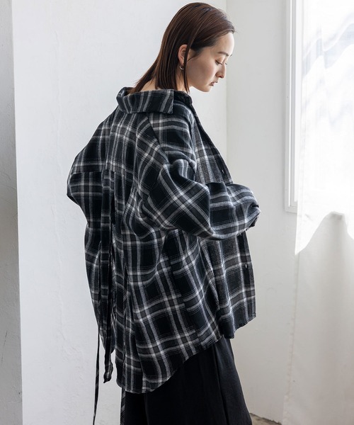 VitaFelice(ヴィータフェリーチェ)の「バッグスリットチェックシャツ(シャツ/ブラウス・レディース・ネイビー/ブラック・FREE)」の1枚目の写真