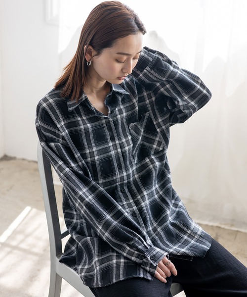 VitaFelice(ヴィータフェリーチェ)の「バッグスリットチェックシャツ(シャツ/ブラウス・レディース・ネイビー/ブラック・FREE)」の5枚目の写真