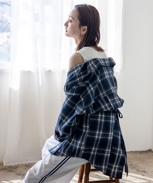 VitaFelice(ヴィータフェリーチェ)の「バッグスリットチェックシャツ(シャツ/ブラウス・レディース・ネイビー/ブラック・FREE)」の3枚目の写真