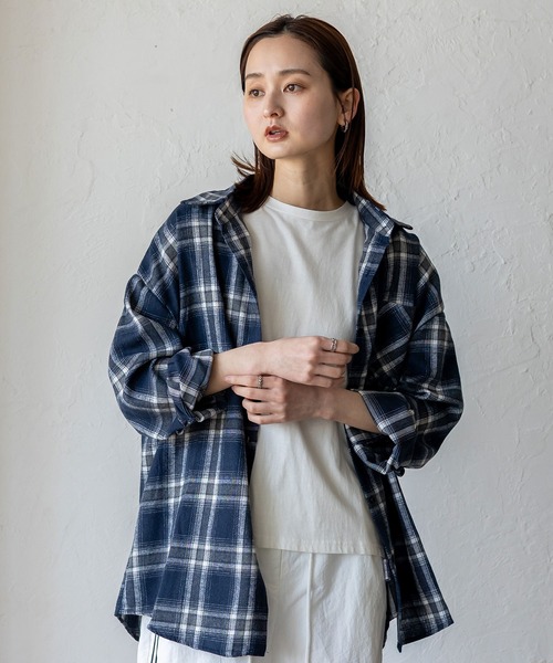 VitaFelice(ヴィータフェリーチェ)の「バッグスリットチェックシャツ(シャツ/ブラウス・レディース・ネイビー/ブラック・FREE)」の22枚目の写真