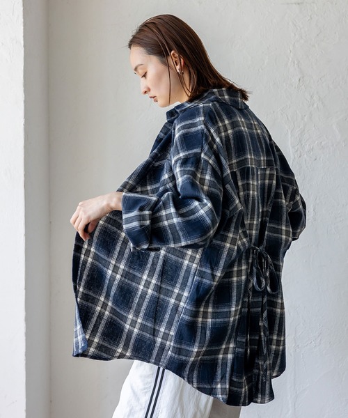 VitaFelice(ヴィータフェリーチェ)の「バッグスリットチェックシャツ(シャツ/ブラウス・レディース・ネイビー/ブラック・FREE)」の6枚目の写真