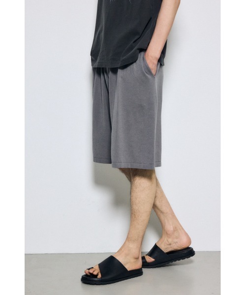 AZUL by moussy(アズールバイマウジー)の「リラックスニットショートパンツ 春服 夏服 秋服 サマーニット ウエストゴム(スラックス・メンズ・グレー/ブラック・MEDIUM/LARGE)」の1枚目の写真
