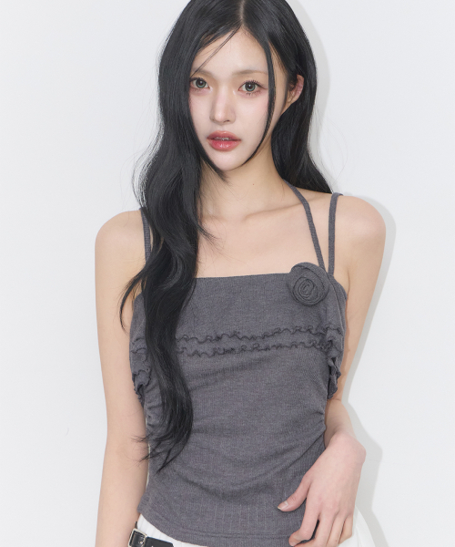 ILLIGO(イリゴ)の「ローズラッフルスリーブレスチャコール(Tシャツ/カットソー・レディース・その他・OS)」の2枚目の写真