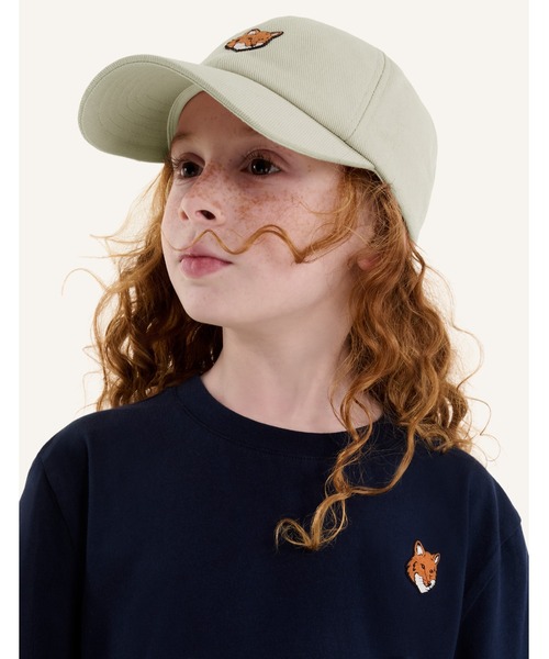 Maison Kitsune（メゾンキツネ）の「FOX HEAD KID 6P CAP（キャップ・キッズ・ベビーピンク/ライトグレー・55/53）」の4枚目の写真