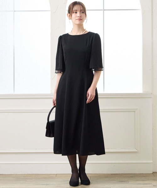 AIMER(エメ)の「【夏用喪服・礼服】マシンウォッシャブル レースレイヤードスリーブサマーブラックフォーマルフレアワンピース(ワンピース・レディース・ブラック・LARGE/MEDIUM)」の1枚目の写真