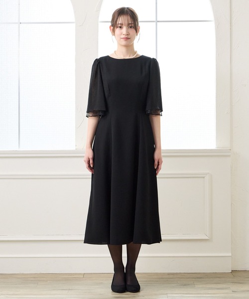 AIMER(エメ)の「【夏用喪服・礼服】マシンウォッシャブル レースレイヤードスリーブサマーブラックフォーマルフレアワンピース(ワンピース・レディース・ブラック・LARGE/MEDIUM)」の5枚目の写真