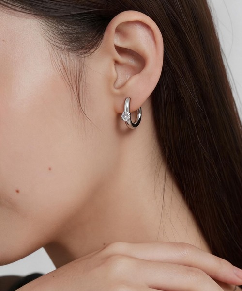 LA VORAGINE(ラ ヴォラジネ)の「一粒ジルコン フープドロップピアス(ピアス(両耳用)・レディース・シルバー/ゴールド・FREE)」の1枚目の写真
