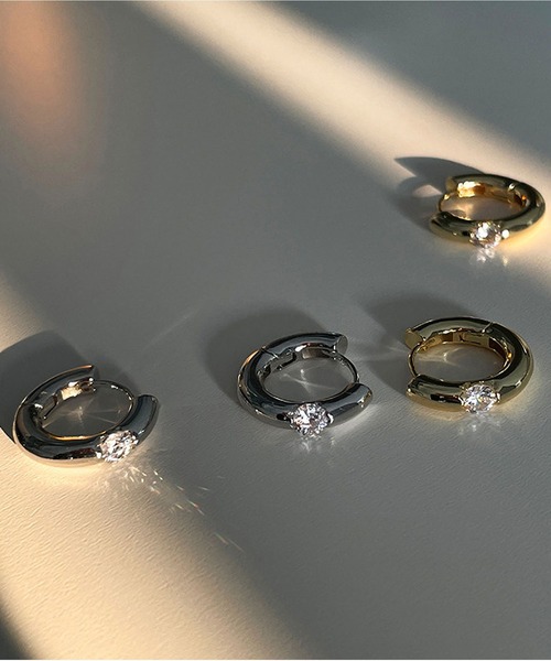 LA VORAGINE(ラ ヴォラジネ)の「一粒ジルコン フープドロップピアス(ピアス(両耳用)・レディース・シルバー/ゴールド・FREE)」の4枚目の写真