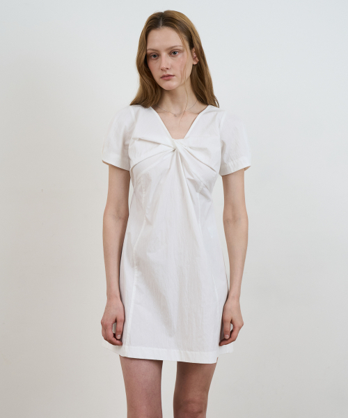 DEHEVE（デヘヴェ）の「Twist Flare Mini Dress [Ivory]（ワンピース・レディース・アイボリー・SMALL/MEDIUM）」の2枚目の写真