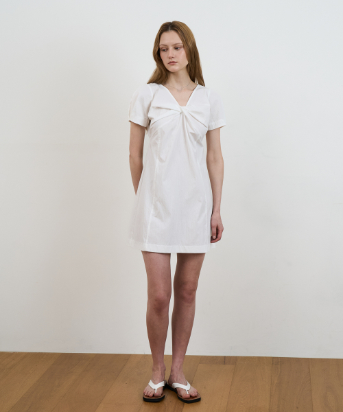 DEHEVE（デヘヴェ）の「Twist Flare Mini Dress [Ivory]（ワンピース・レディース・アイボリー・SMALL/MEDIUM）」の5枚目の写真