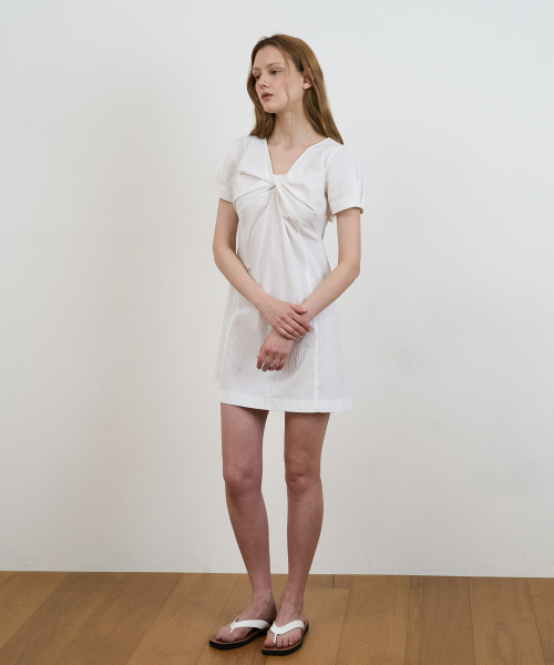 DEHEVE（デヘヴェ）の「Twist Flare Mini Dress [Ivory]（ワンピース・レディース・アイボリー・SMALL/MEDIUM）」の6枚目の写真