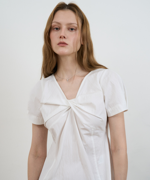 DEHEVE（デヘヴェ）の「Twist Flare Mini Dress [Ivory]（ワンピース・レディース・アイボリー・SMALL/MEDIUM）」の7枚目の写真