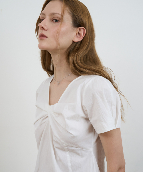 DEHEVE（デヘヴェ）の「Twist Flare Mini Dress [Ivory]（ワンピース・レディース・アイボリー・SMALL/MEDIUM）」の8枚目の写真
