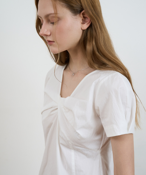 DEHEVE（デヘヴェ）の「Twist Flare Mini Dress [Ivory]（ワンピース・レディース・アイボリー・SMALL/MEDIUM）」の9枚目の写真